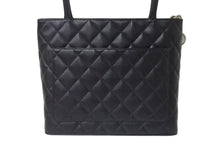 Load image into Gallery viewer, 新品同様 CHANEL シャネル 復刻トートバッグ ハンドバッグ 9番台 キャビアスキン ブラック ココマーク ロゴ 鞄 シルバー金具 中古 4b000305