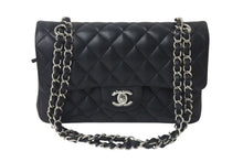 Load image into Gallery viewer, 極美品 CHANEL シャネル チェーンショルダーバッグ マトラッセ23 Wフラップラップ ラムスキン ブラックシルバー 29番台 中古 4b000320