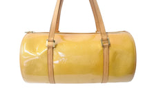 Load image into Gallery viewer, LOUIS VUITTON ルイヴィトン ベッドフォード ハンドバッグ M91006 モノグラムヴェルニ 筒型 ゴールド金具 イエロー 良品 中古 4c003531
