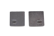 Load image into Gallery viewer, CHANEL シャネル スクエア ココマーク ピアス 重量約4.8g 00C刻印 メタル シルバー ヴィンテージ 両耳用 美品 中古 4b000379