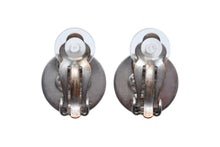 Load image into Gallery viewer, CHANEL シャネル ターンロック イヤリング 重量約6.2g 97A刻印 ココマーク メタル シルバー ヴィンテージ 両耳用 美品 中古 4b000384