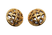 Load image into Gallery viewer, CHANEL シャネル ココマーク イヤリング 重量約20.6g 03P刻印 くり抜き ミラーデザイン ゴールド メタル 両耳用 美品 中古 4b000385