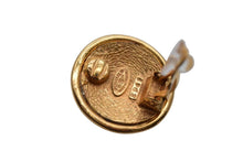 Load image into Gallery viewer, CHANEL シャネル ココマーク イヤリング 重量約20.6g 03P刻印 くり抜き ミラーデザイン ゴールド メタル 両耳用 美品 中古 4b000385