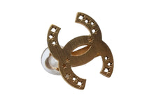 Load image into Gallery viewer, 極美品 CHANEL シャネル ココマーク イヤリング 重量約3.9g 03P刻印 スターモチーフ くり抜き メタル ゴールド 両耳用 中古 4b000386