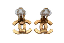 Load image into Gallery viewer, CHANEL シャネル ココマーク イヤリング 重量約6.0g 05A刻印 ラインストーン メタル ゴールド クリア 両耳用 美品 中古 4b000387