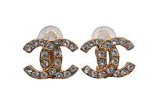 Load image into Gallery viewer, CHANEL シャネル ココマーク イヤリング 重量約6.0g 05A刻印 ラインストーン メタル ゴールド クリア 両耳用 美品 中古 4b000387