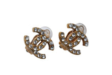 Load image into Gallery viewer, CHANEL シャネル ココマーク イヤリング 重量約6.0g 05A刻印 ラインストーン メタル ゴールド クリア 両耳用 美品 中古 4b000387