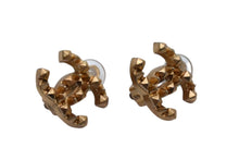 Load image into Gallery viewer, CHANEL シャネル ココマーク イヤリング 重量約7.7g 03P刻印 ゴールド メタル スタッズ ヴィンテージ 両耳用 美品 中古 4b000389