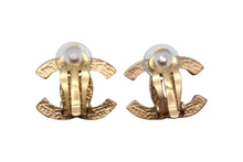 Load image into Gallery viewer, CHANEL シャネル ココマーク イヤリング 重量約7.7g 03P刻印 ゴールド メタル スタッズ ヴィンテージ 両耳用 美品 中古 4b000389