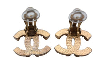 Load image into Gallery viewer, CHANEL シャネル ココマーク イヤリング 重量約7.7g 03P刻印 ゴールド メタル スタッズ ヴィンテージ 両耳用 美品 中古 4b000389