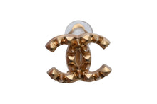 Load image into Gallery viewer, CHANEL シャネル ココマーク イヤリング 重量約7.7g 03P刻印 ゴールド メタル スタッズ ヴィンテージ 両耳用 美品 中古 4b000389