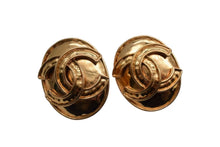 Load image into Gallery viewer, 極美品 CHANEL シャネル ココマーク イヤリング 重量約28.7g 94P刻印 ゴールド メタル ヴィンテージ 両耳用 中古 4b000390