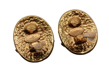 Load image into Gallery viewer, 極美品 CHANEL シャネル ココマーク イヤリング 重量約28.7g 94P刻印 ゴールド メタル ヴィンテージ 両耳用 中古 4b000390