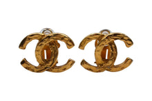 Load image into Gallery viewer, CHANEL シャネル ヴィンテージ ココマーク イヤリング 重量約10.5g 1988年製 23刻印 ゴールド メタル 両耳用 美品 中古 4b000391