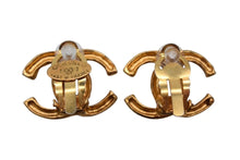 Load image into Gallery viewer, CHANEL シャネル ヴィンテージ ココマーク イヤリング 重量約10.5g 1988年製 23刻印 ゴールド メタル 両耳用 美品 中古 4b000391