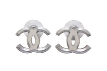 Load image into Gallery viewer, CHANEL シャネル ココマーク ミラーピアス 重量約4.5g 03C シルバー クリア メタル レジン ヴィンテージ 鏡 両耳用 美品 中古 4b000393