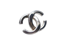 Load image into Gallery viewer, 極美品 CHANEL シャネル ココマーク ピアス 重量約3.7g 01P刻印 シルバー メタル ヴィンテージ 両耳用 中古 4b000399