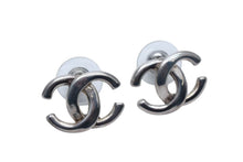 Load image into Gallery viewer, 極美品 CHANEL シャネル ココマーク ピアス 重量約3.7g 01P刻印 シルバー メタル ヴィンテージ 両耳用 中古 4b000399