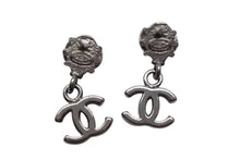 Load image into Gallery viewer, CHANEL シャネル ココマーク てんとう虫 ピアス 重量約4.0g 06P刻印 ガンメタ レッド メタル 両耳用 美品 中古 4b000401