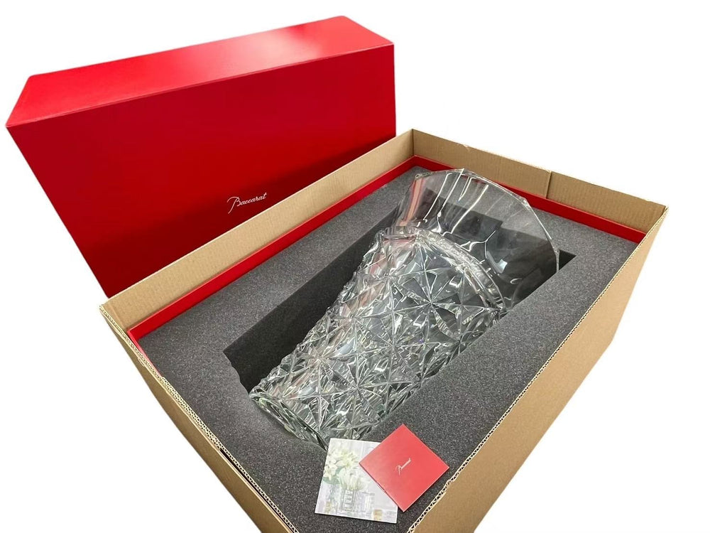 New and unused BACCARAT Celine Base Vase Large Size Crystal 2600165 Collection Used 4b000403