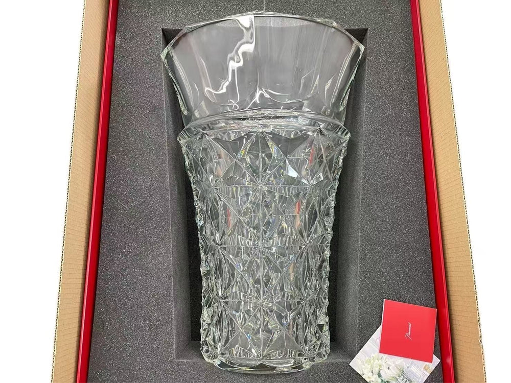 New and unused BACCARAT Celine Base Vase Large Size Crystal 2600165 Collection Used 4b000403