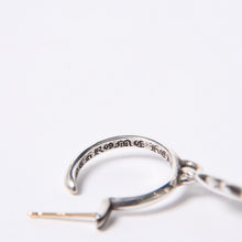 画像をギャラリービューアに読み込む, 新品未使用 CHROME HEARTS クロムハーツ 1ボール タイニーCH クロスチャーム ピアス 片耳 5.2g シルバー925 中古 4a000446