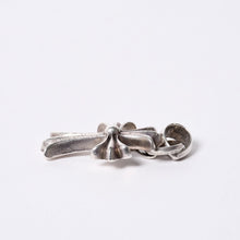 画像をギャラリービューアに読み込む, CHROME HEARTS クロムハーツ CH CRS SML W/BALE スモールCHクロス Wベイルペンダントトップ チャーム 重量約23.9g 美品 中古 4a000312