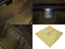 Load image into Gallery viewer, 極美品 FENDI フェンディ マンマバケット ワンショルダーバッグ 265690 ズッカ柄 キャンバス レザー シルバー金具 中古 4b000452