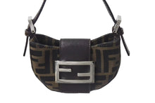Load image into Gallery viewer, 極美品 FENDI フェンディ マンマバケット ミニクロワッサン ハンドバッグ 26673 キャンバス レザー ブラウン ズッカ柄 中古 4b000460