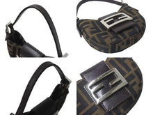 Load image into Gallery viewer, 極美品 FENDI フェンディ マンマバケット ミニクロワッサン ハンドバッグ 26673 キャンバス レザー ブラウン ズッカ柄 中古 4b000460