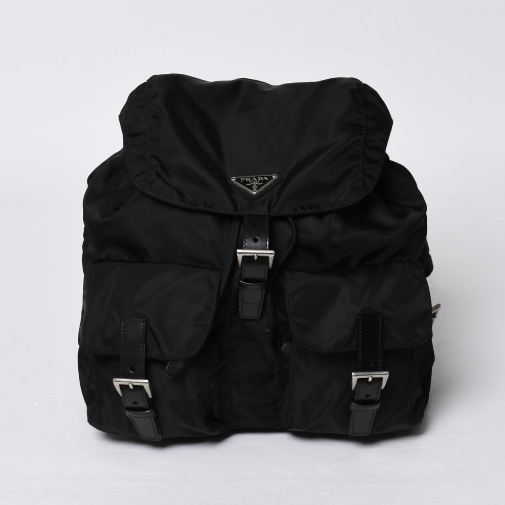 極美品 PRADA プラダ 三角ロゴ リュックサック 1BZ811 ブラック ナイロン レザー シルバー金具 中古 4a000052