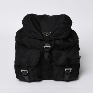 極美品 PRADA プラダ 三角ロゴ リュックサック 1BZ811 ブラック ナイロン レザー シルバー金具 中古 4a000052