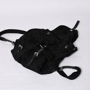 極美品 PRADA プラダ 三角ロゴ リュックサック 1BZ811 ブラック ナイロン レザー シルバー金具 中古 4a000052
