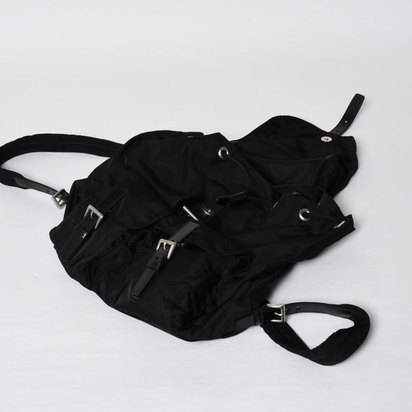 極美品 PRADA プラダ 三角ロゴ リュックサック 1BZ811 ブラック ナイロン レザー シルバー金具 中古 4a000052