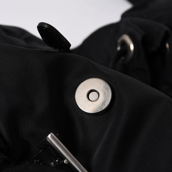 極美品 PRADA プラダ 三角ロゴ リュックサック 1BZ811 ブラック ナイロン レザー シルバー金具 中古 4a000052