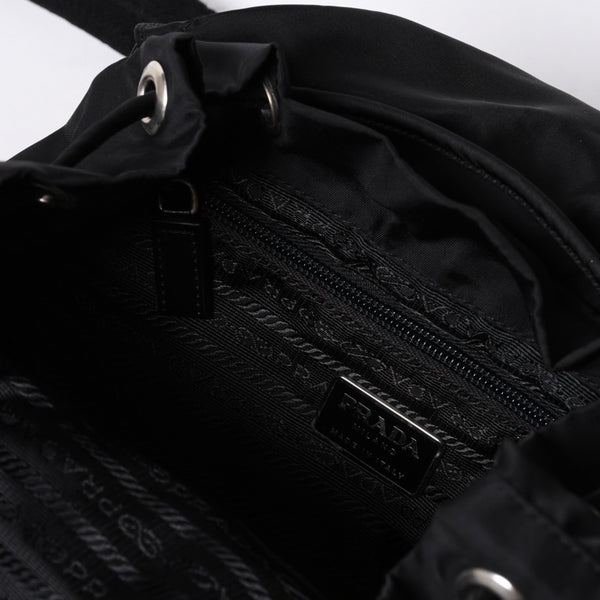 極美品 PRADA プラダ 三角ロゴ リュックサック 1BZ811 ブラック ナイロン レザー シルバー金具 中古 4a000052