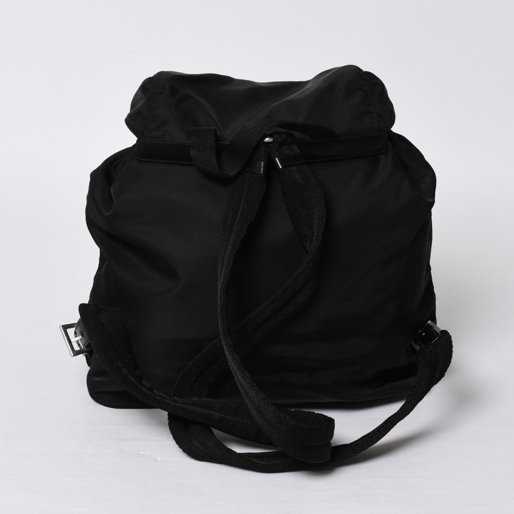 極美品 PRADA プラダ 三角ロゴ リュックサック 1BZ811 ブラック ナイロン レザー シルバー金具 中古 4a000052