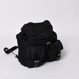 極美品 PRADA プラダ 三角ロゴ リュックサック 1BZ811 ブラック ナイロン レザー シルバー金具 中古 4a000052