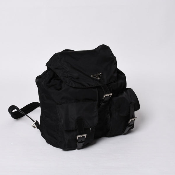 極美品 PRADA プラダ 三角ロゴ リュックサック 1BZ811 ブラック ナイロン レザー シルバー金具 中古 4a000052