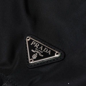 極美品 PRADA プラダ 三角ロゴ リュックサック 1BZ811 ブラック ナイロン レザー シルバー金具 中古 4a000052