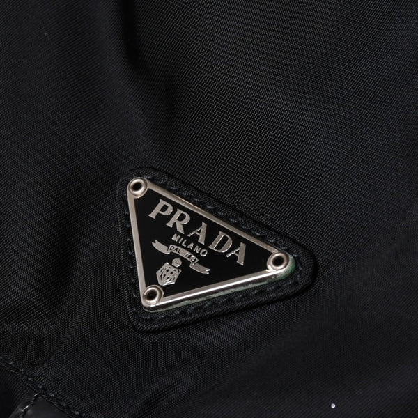 極美品 PRADA プラダ 三角ロゴ リュックサック 1BZ811 ブラック ナイロン レザー シルバー金具 中古 4a000052