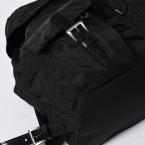 極美品 PRADA プラダ 三角ロゴ リュックサック 1BZ811 ブラック ナイロン レザー シルバー金具 中古 4a000052