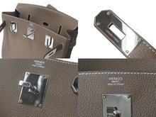 Load image into Gallery viewer, 新品未使用 HERMES エルメス ケリーアッカドGM ショルダーバッグ W刻印 エトゥープ トゴ シルバー金具 2024年製 中古 4b000608