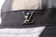 画像をギャラリービューアに読み込む, 新品同様 LOUIS VUITTON ルイヴィトン バケットハット LV ポートレート ハット M7186M グレー ホワイト ブラックメタル金具 中古 4b000626