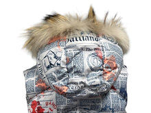 Load image into Gallery viewer, 極美品 JOHN GALLIANO ジョンガリアーノ ニュースペーパーファーベスト ホワイト マルチカラー ポリエステル 1200W0JBJAAS2 中古 4b000685