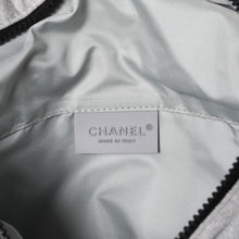 Load image into Gallery viewer, 極美品 CHANEL シャネル スポーツライン ショルダーバッグ A28543 9番台 ココマーク チョコバー グレー シルバー金具 中古 4a000069