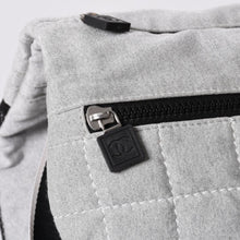 Load image into Gallery viewer, 極美品 CHANEL シャネル スポーツライン ショルダーバッグ A28543 9番台 ココマーク チョコバー グレー シルバー金具 中古 4a000069
