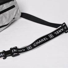 Load image into Gallery viewer, 極美品 CHANEL シャネル スポーツライン ショルダーバッグ A28543 9番台 ココマーク チョコバー グレー シルバー金具 中古 4a000069