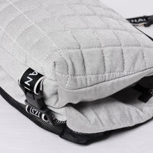 Load image into Gallery viewer, 極美品 CHANEL シャネル スポーツライン ショルダーバッグ A28543 9番台 ココマーク チョコバー グレー シルバー金具 中古 4a000069
