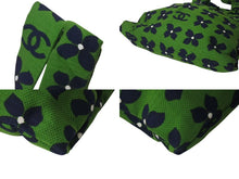 Load image into Gallery viewer, 極美品 CHANEL シャネル がま口 トートバッグ 7番台 フラワーモチーフ ココマーク キャンバス ネイビー グリーン シルバー金具 中古 4b000753